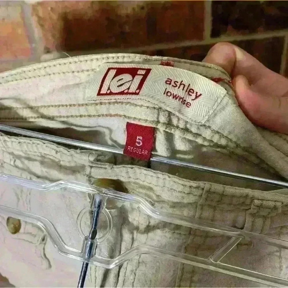 Y2K Lowrise Lei Cream Colored Shorts - Picture 3 of 4